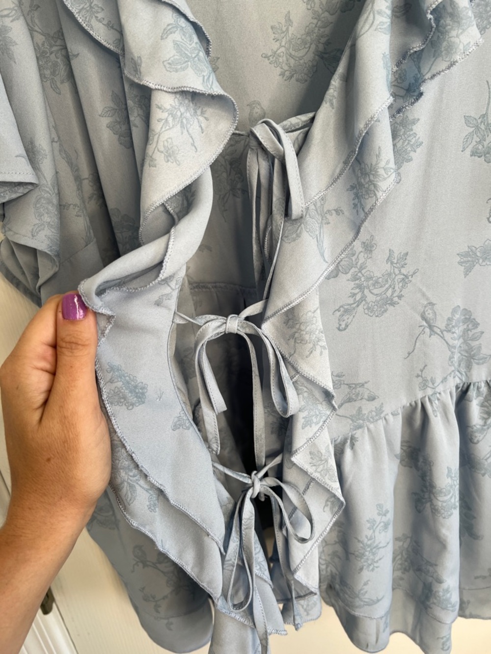 Torrid blue toile ruffle blouse with ties size 4X - Picture 7 of 11